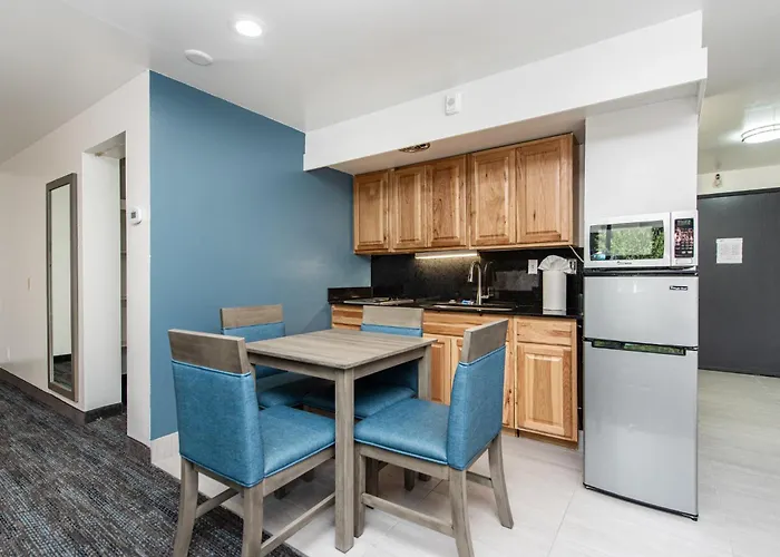 Oyster Bay Inn & Suites