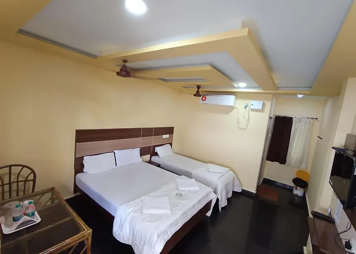 Сity center hotels Sri Murugan Beach Paradise