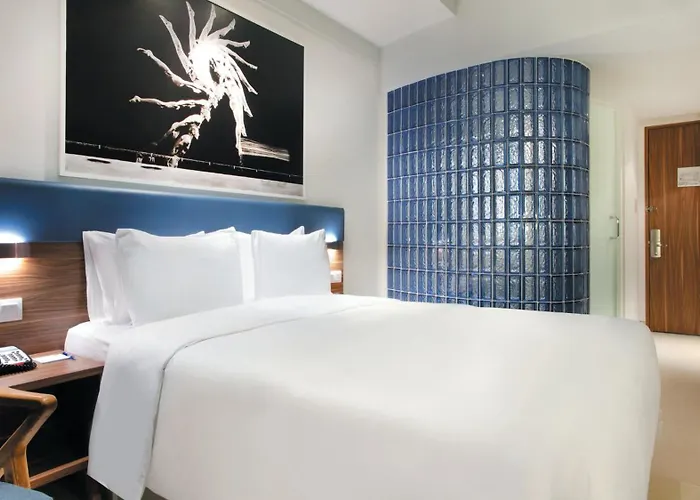 Trip to College Holiday Inn Express Baruna By Ihg
