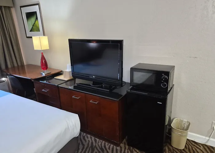 Hometown Inn & Suites