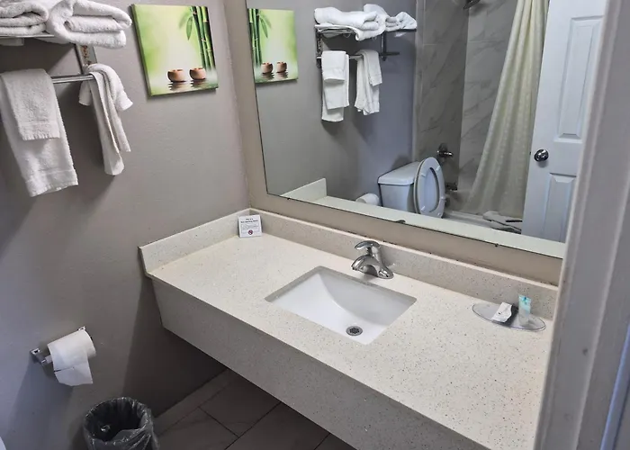 Hometown Inn & Suites