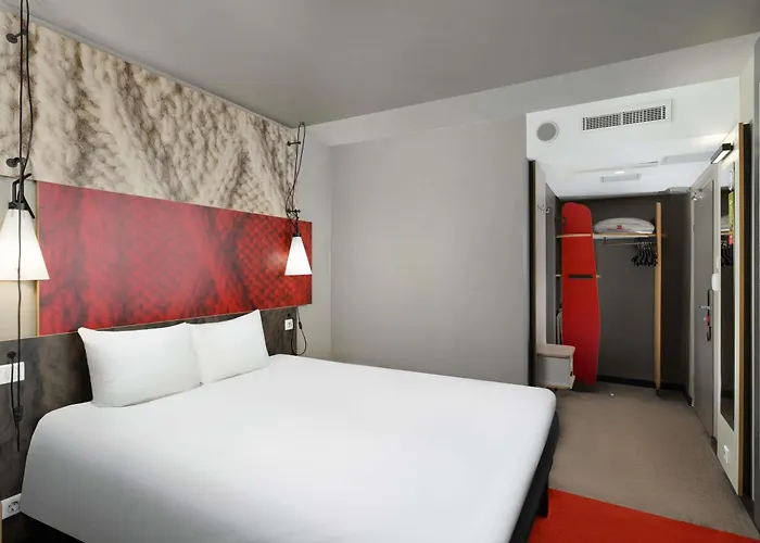 Сity center hotels Ibis Budapest Heroes Square