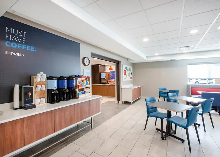 Holiday Inn Express Hotel & Suites Columbus By Ihg