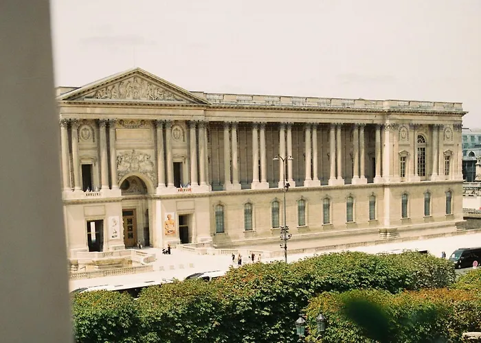 De La Place Du Louvre - Esprit De France