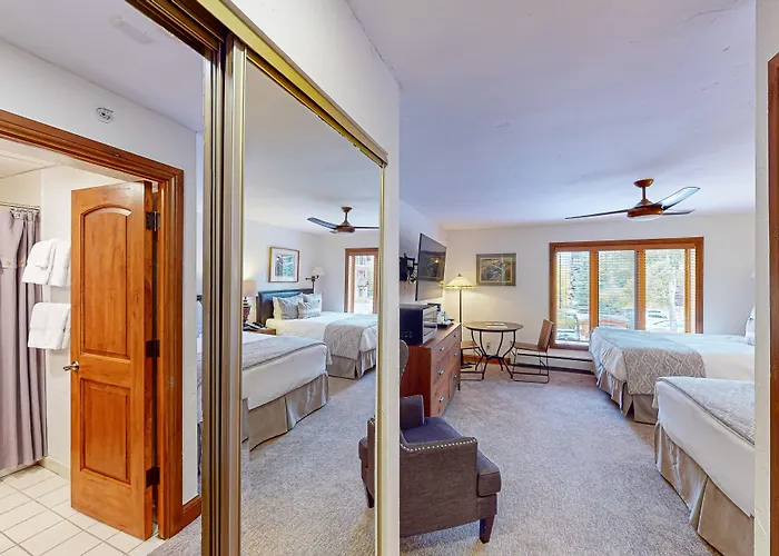 Lion Square Lodge