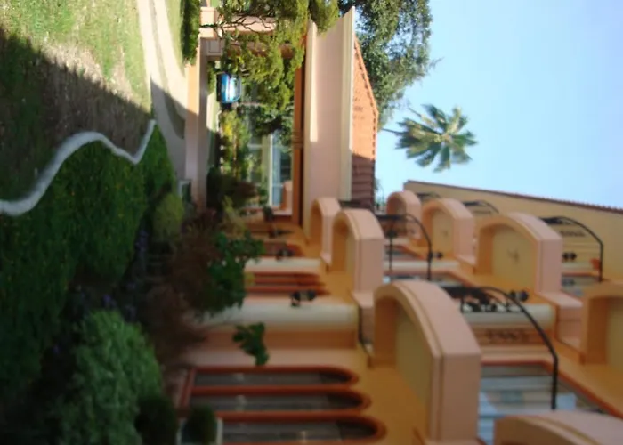 Chateau Del Mar