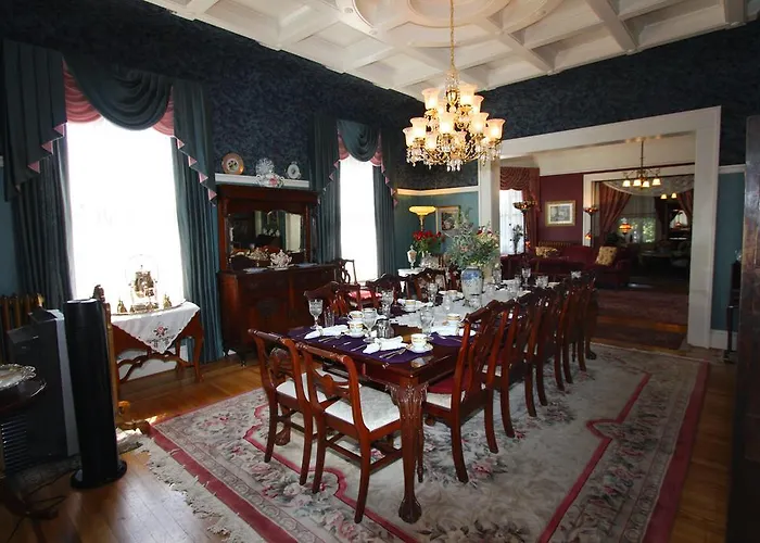 Bed and Breakfast Lion And The Rose Victorian Guest House