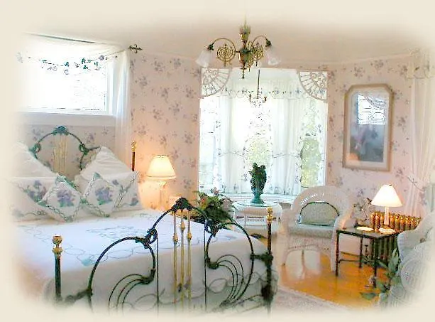 Bed and Breakfast Lion And The Rose Victorian Guest House