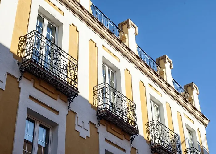 Hotel cerca del colegio: Singular Peral