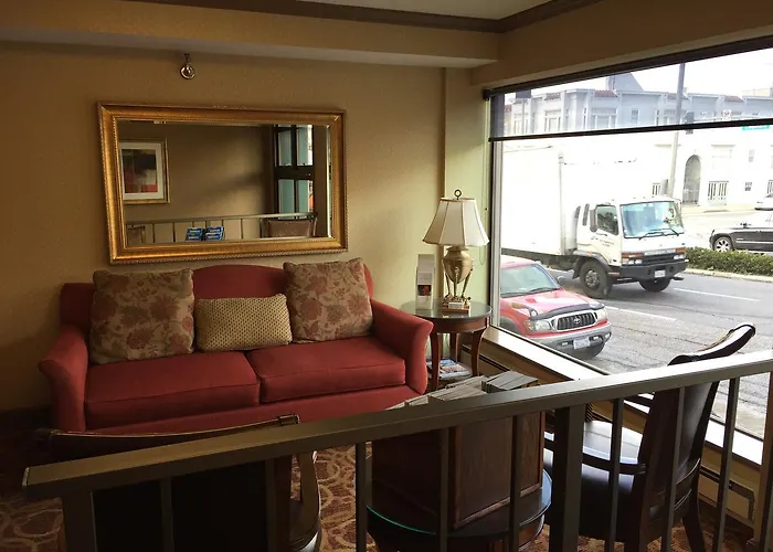 Cheap hotel: Lombard Inn