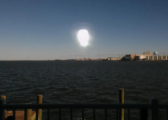 Beach hotel: Bahama Princess Condos