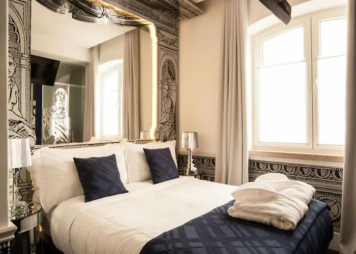  Teatro Boutique Rooms & Suites