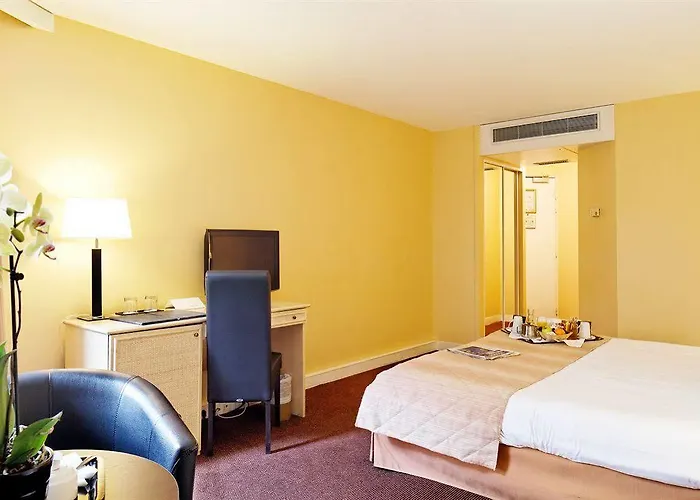 Pet Friendly hotel: Auteuil Tour Eiffel