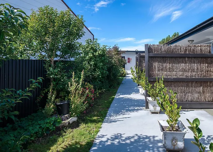 Cheap hotel: Clive Studios-Formally Clive Motel