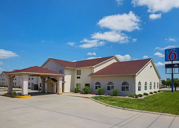 Resort: Motel 6 Omaha - Iat West