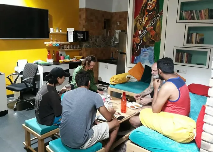 Mumbai Staytion Dorm- A Backpackers