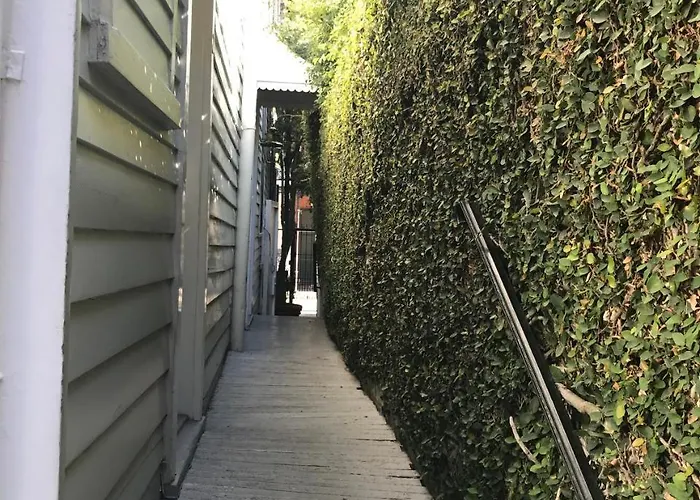 Nine-O-Five Royal Hotel