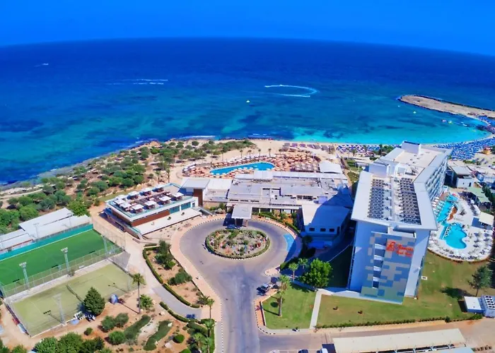 Hotel with view: Asterias Beach Hotel