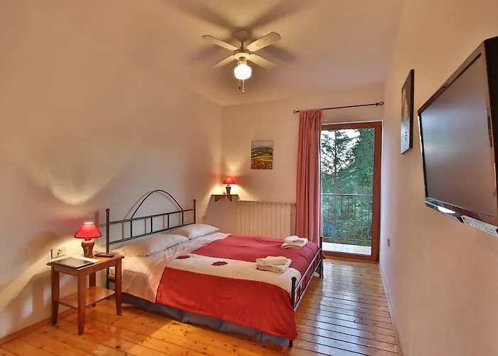 Rooms And Apartment Feral