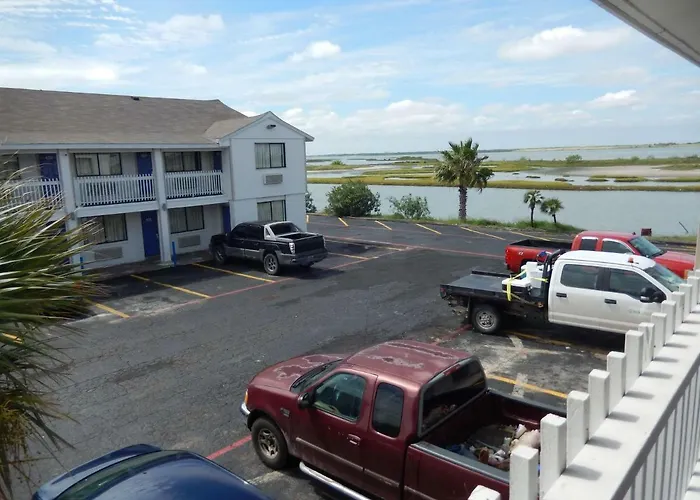 Pet Friendly hotel: Motel 6-Portland, Tx