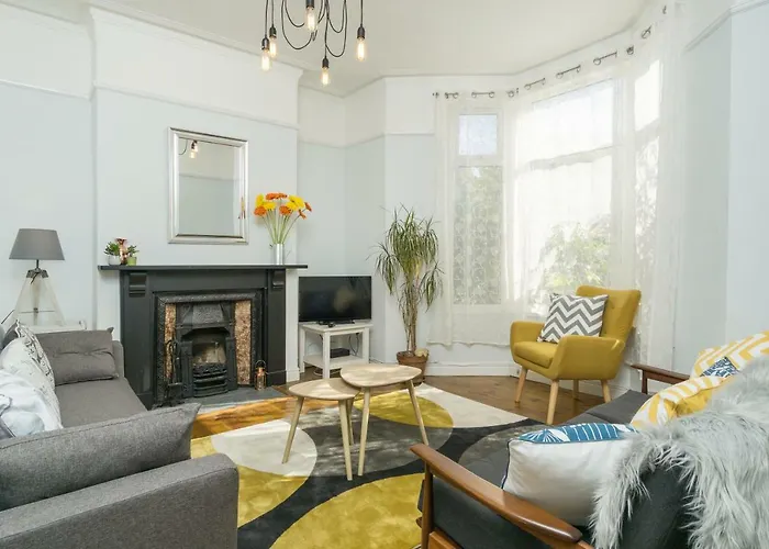 Original cottages House For Families Or Groups Near Cardiff City Centre