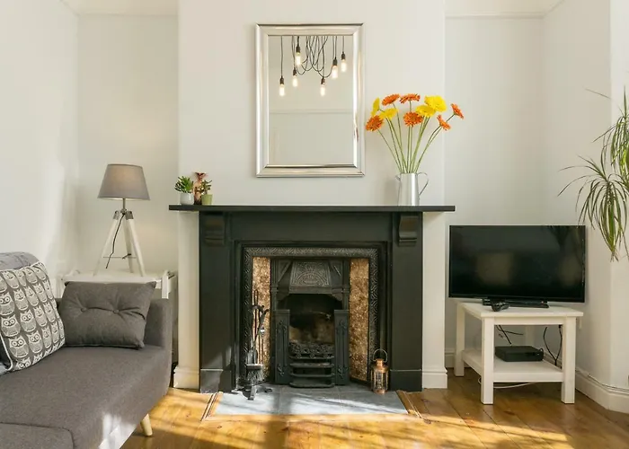 Original cottages House For Families Or Groups Near Cardiff City Centre