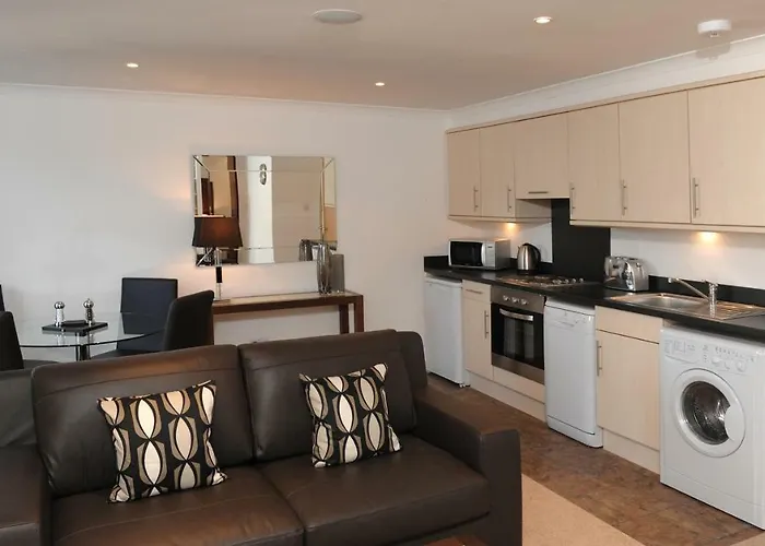 Fountain Court Apartments - Grove