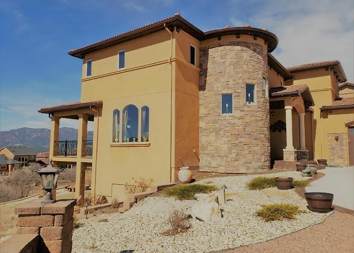 Chateau du Pikes Peak, a Tuscany Retreat