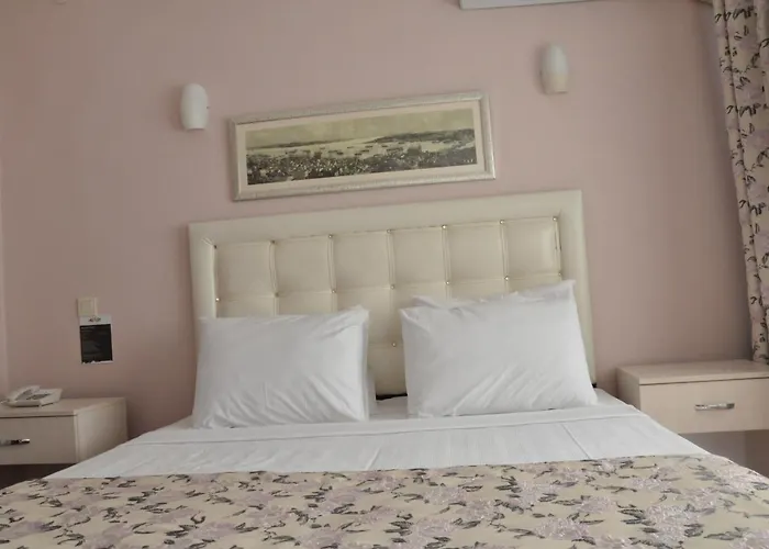 Huxley Hotel And Aparts Old City