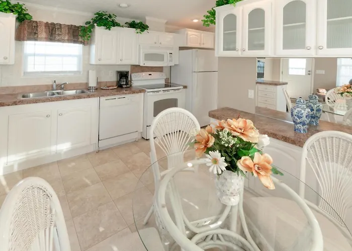 Pet Friendly hotel: Buttonwood Bay Rv Resort