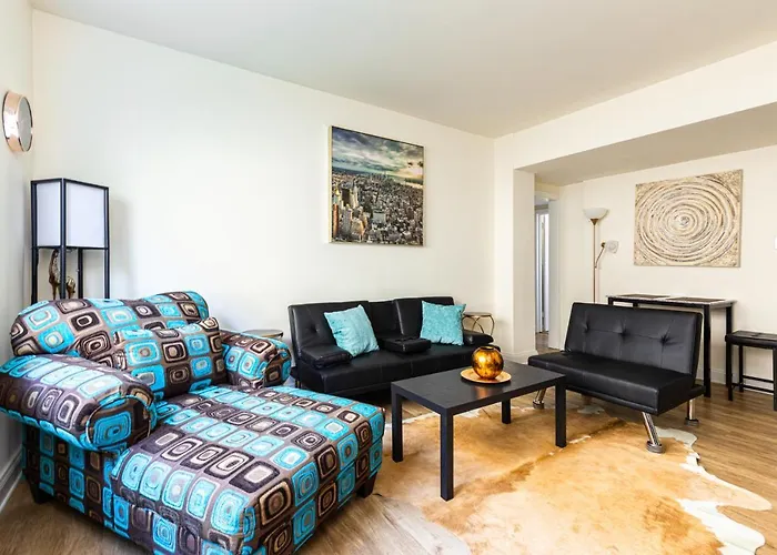 Carytown Stay With *Pool And Gym*