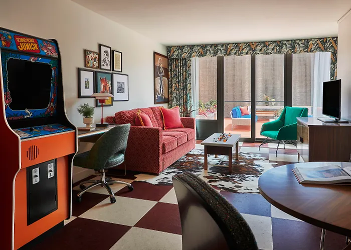 4 star hotel: Graduate By Hilton Lincoln